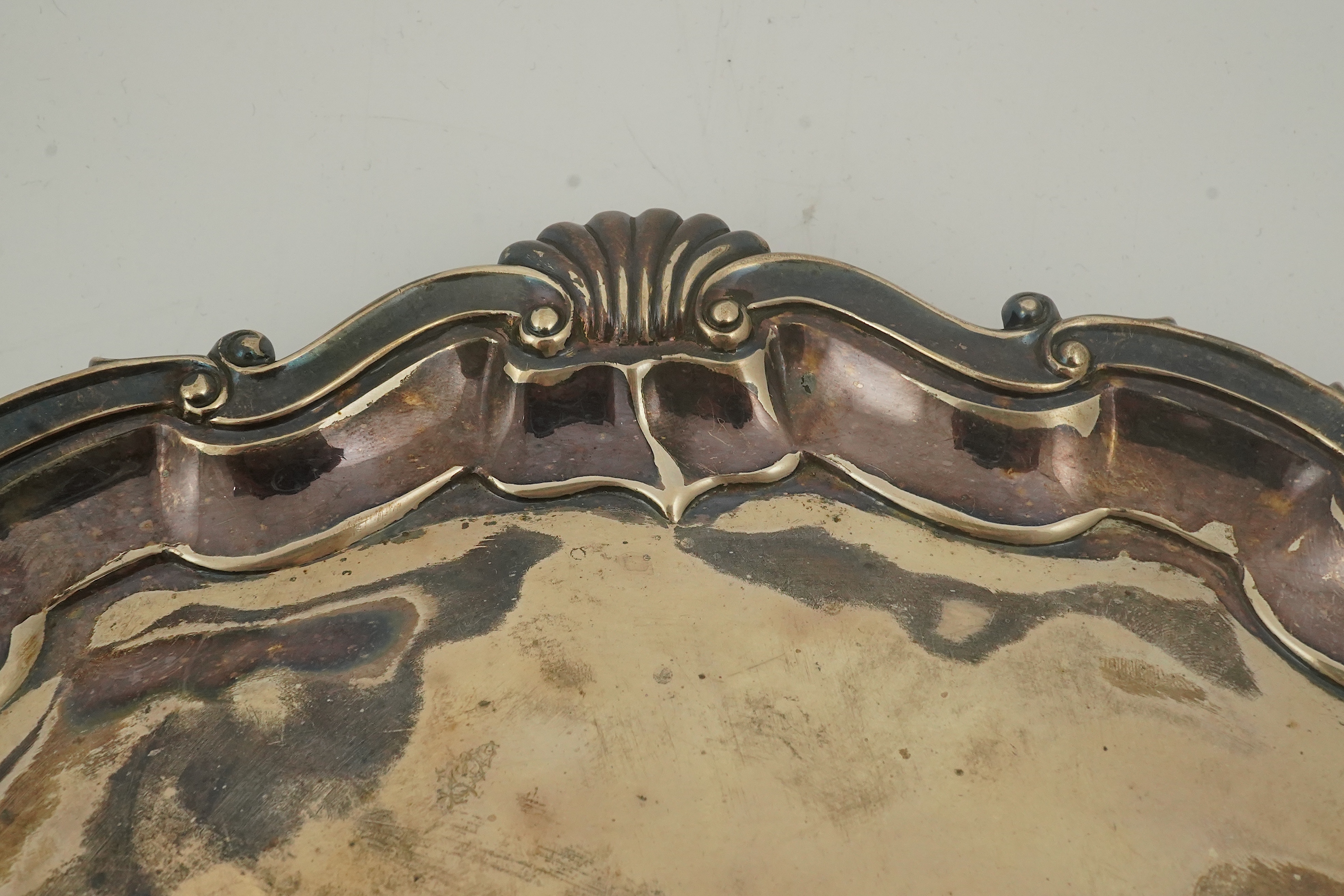 An Edwardian silver salver, by Goldsmiths & Silversmiths Co Ltd